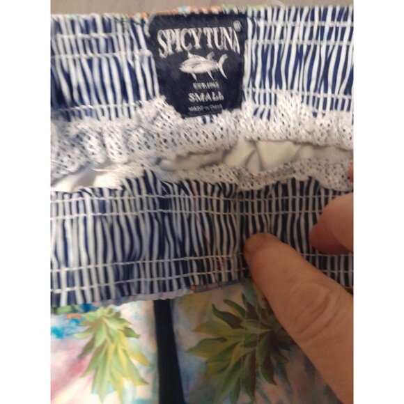 Spicy Tuna Womens Bermuda Shorts Pineapples Size Small Nice Preowned Condition - Picture 3 of 4